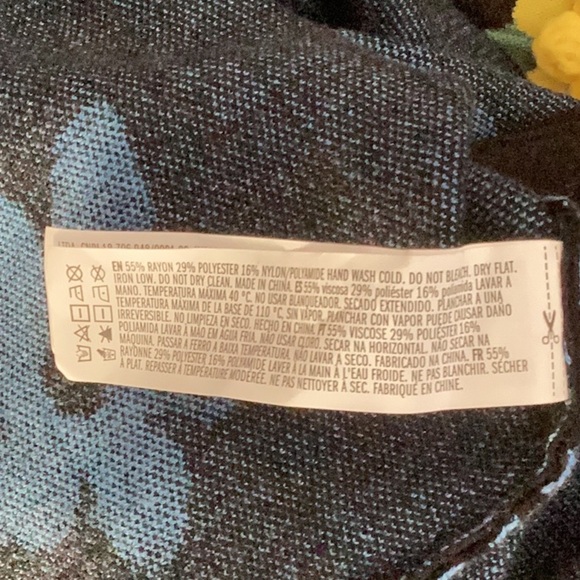 FOREVER 21 CROPPED CARDIGAN BUTTON DOWN LONG SLEEVE SWEATER LARGE - Picture 7 of 7